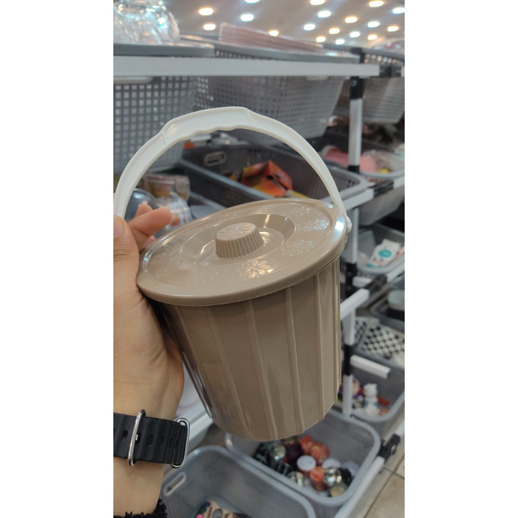 سطل درب دار