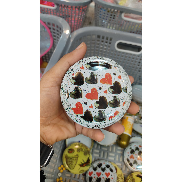 در بانکه فلزی
