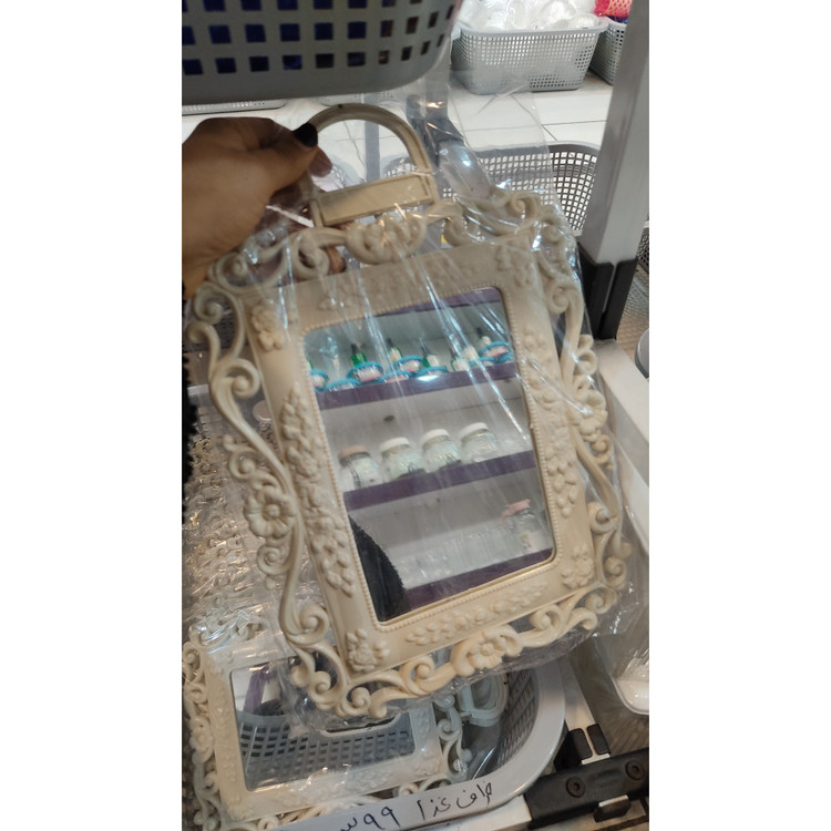 آینه آویز دار